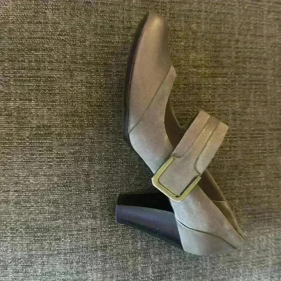 Giani Bernini gray pump with buckle. Leather/suede unique comfy! - Picture 6 of 9